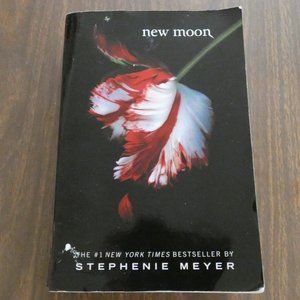 Twilight Stephenie Meyers New Moon 1st PB Edition May 2008